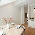 Bright & Modern Scandinavian Attic Suite In City Center