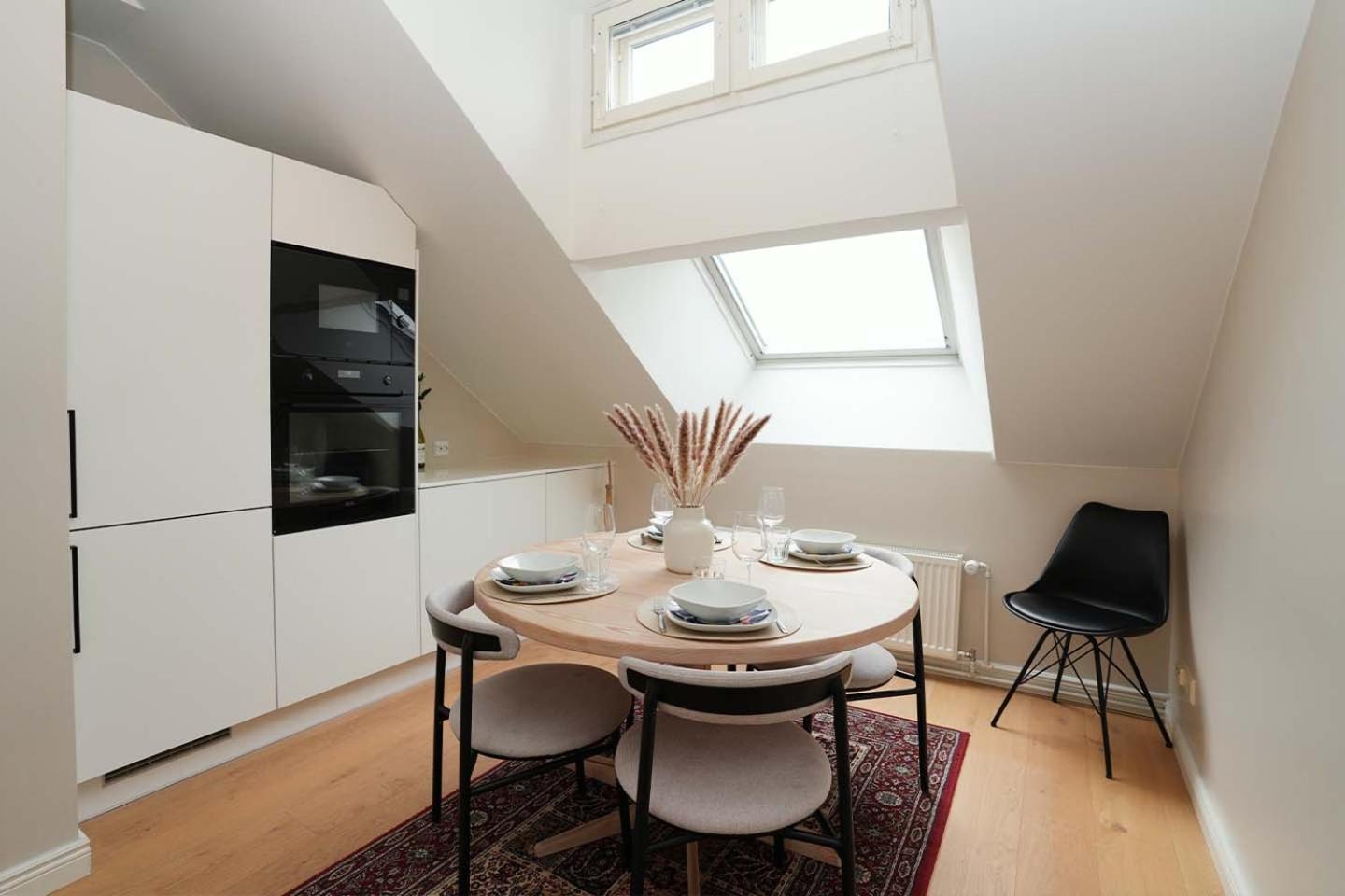 Huoneisto Bright & Modern Scandinavian Attic In Center *