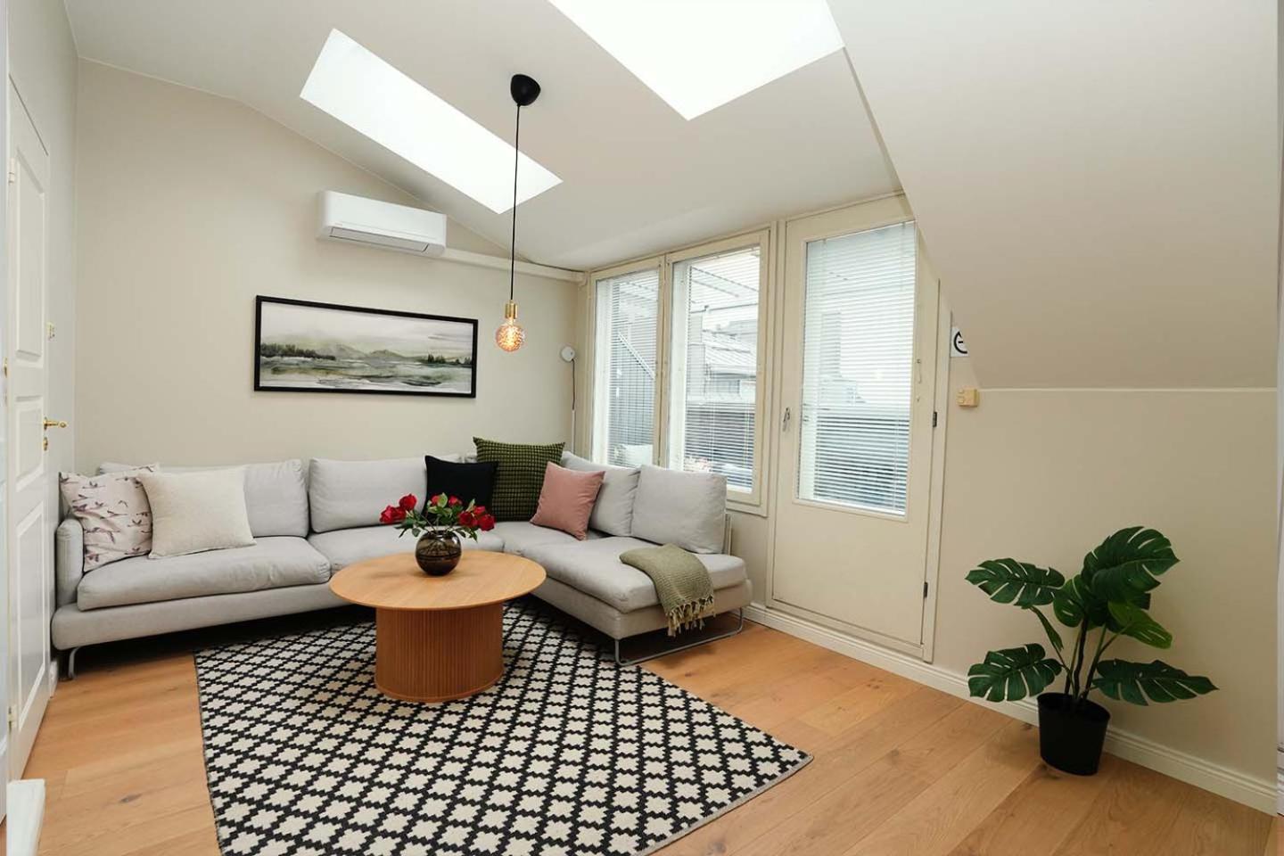 Bright & Modern Scandinavian Attic In Center Huoneisto *